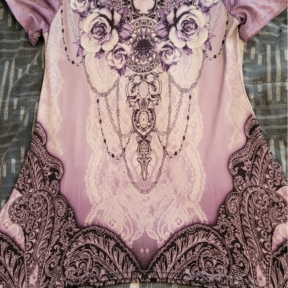 Short sleeve purple top with design. Material is loose fitting. - Picture 2 of 3